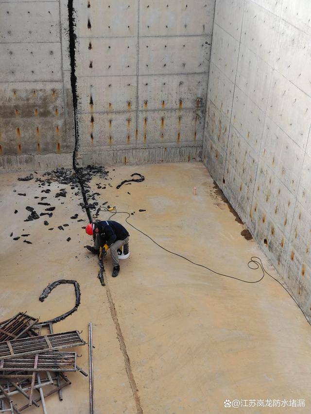 瓷砖水池缝漏水怎么办(瓷砖水池缝漏水怎么办呢)